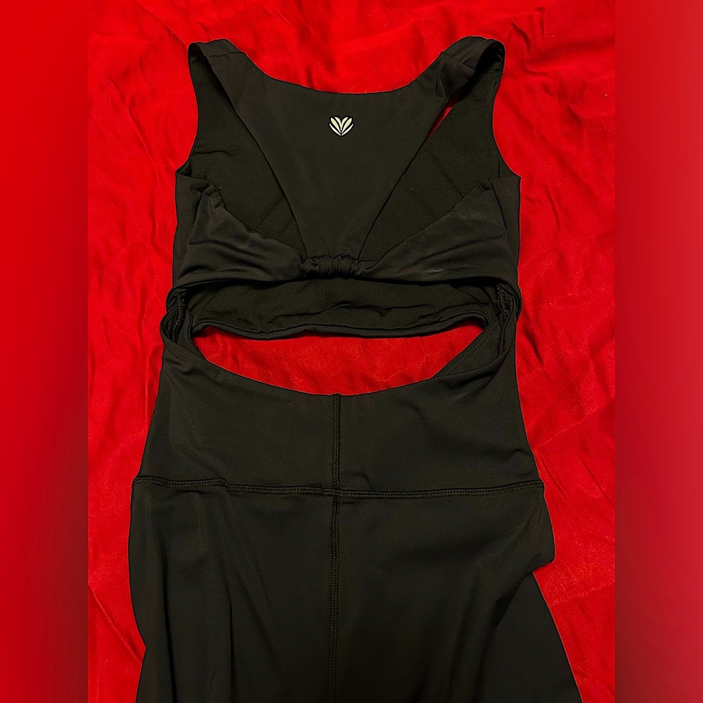 Forever 21 Black cut-out Stretchy Bodysuit Size Small Gym wear Activewear NWOT - Picture 3 of 3